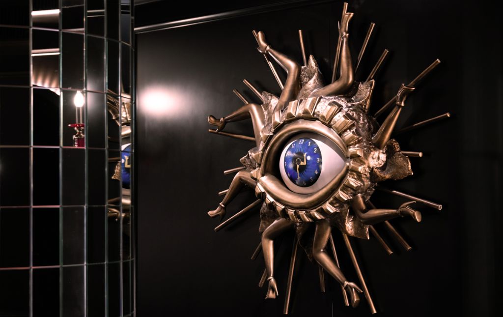 Surrealist Dali Eye Clock Sculpture - Maison Dalí Dubai